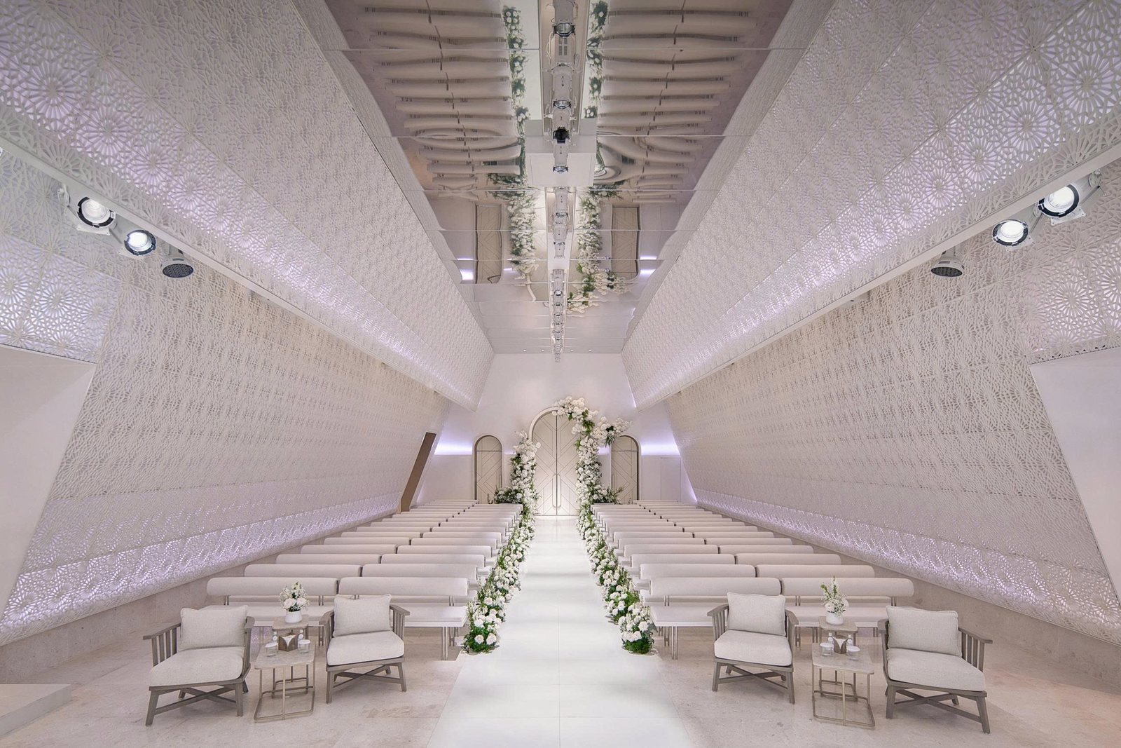 Ceremony hall with patterned walls and mirrored ceiling